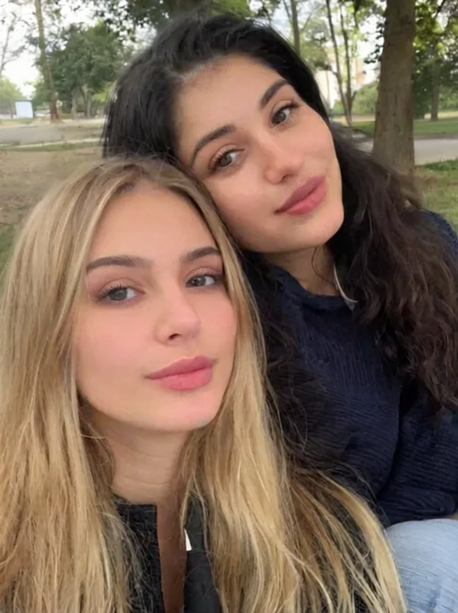 2 Girls - Swapping Girls